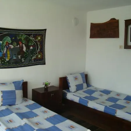 Tsvetina 2* Apriltsi (Lovech)